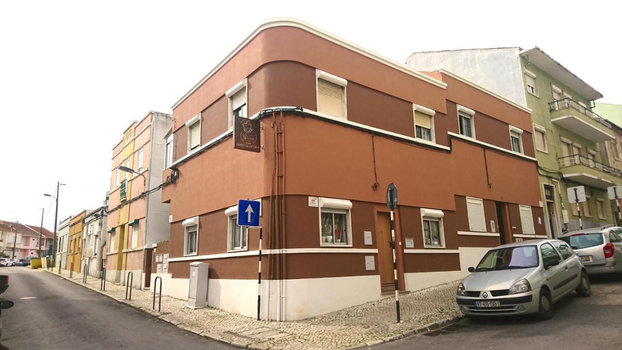 Afonso Galo Guest Apartments I Almada Exteriör bild